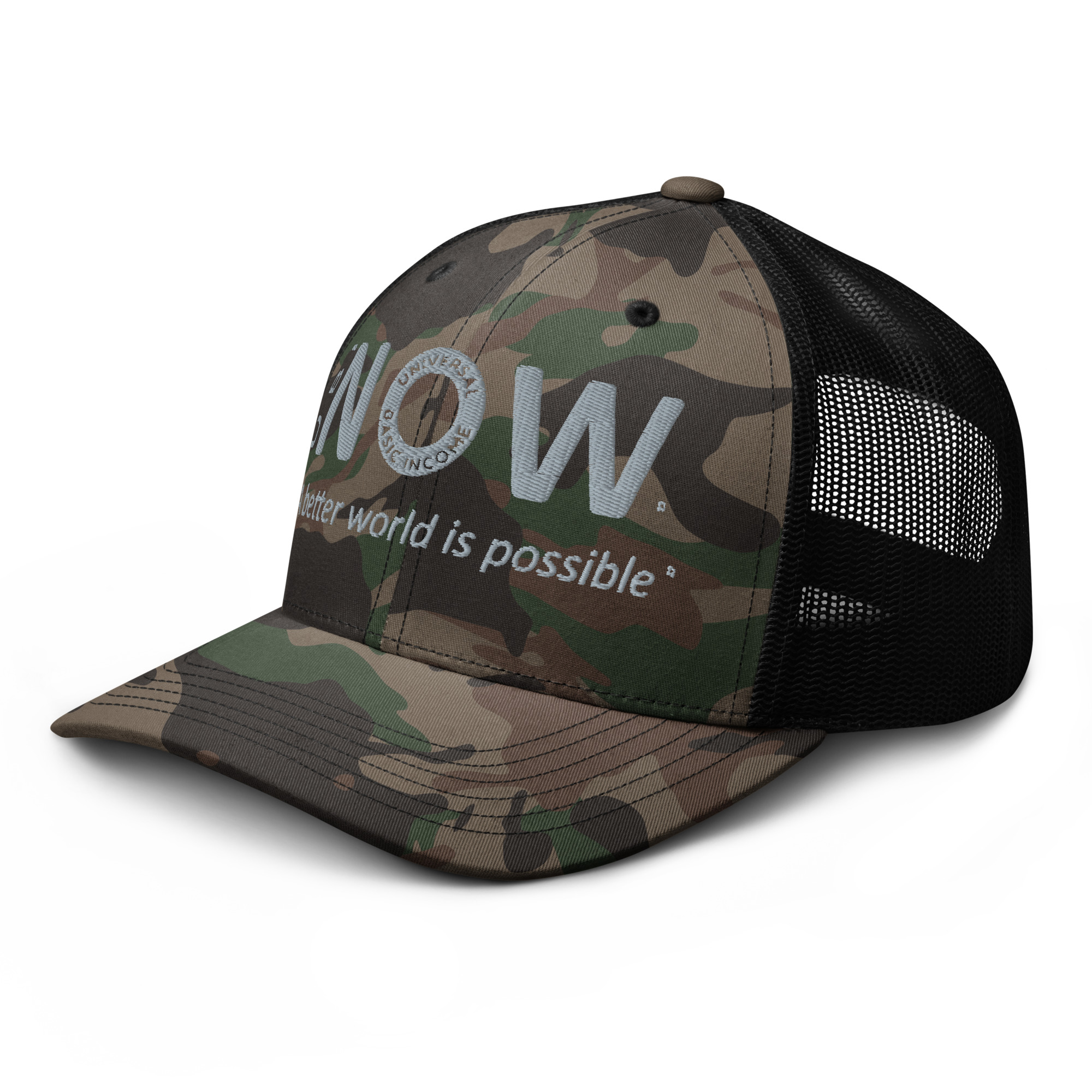 Gorra trucker de camuflaje con eslogan y parte trasera de malla.