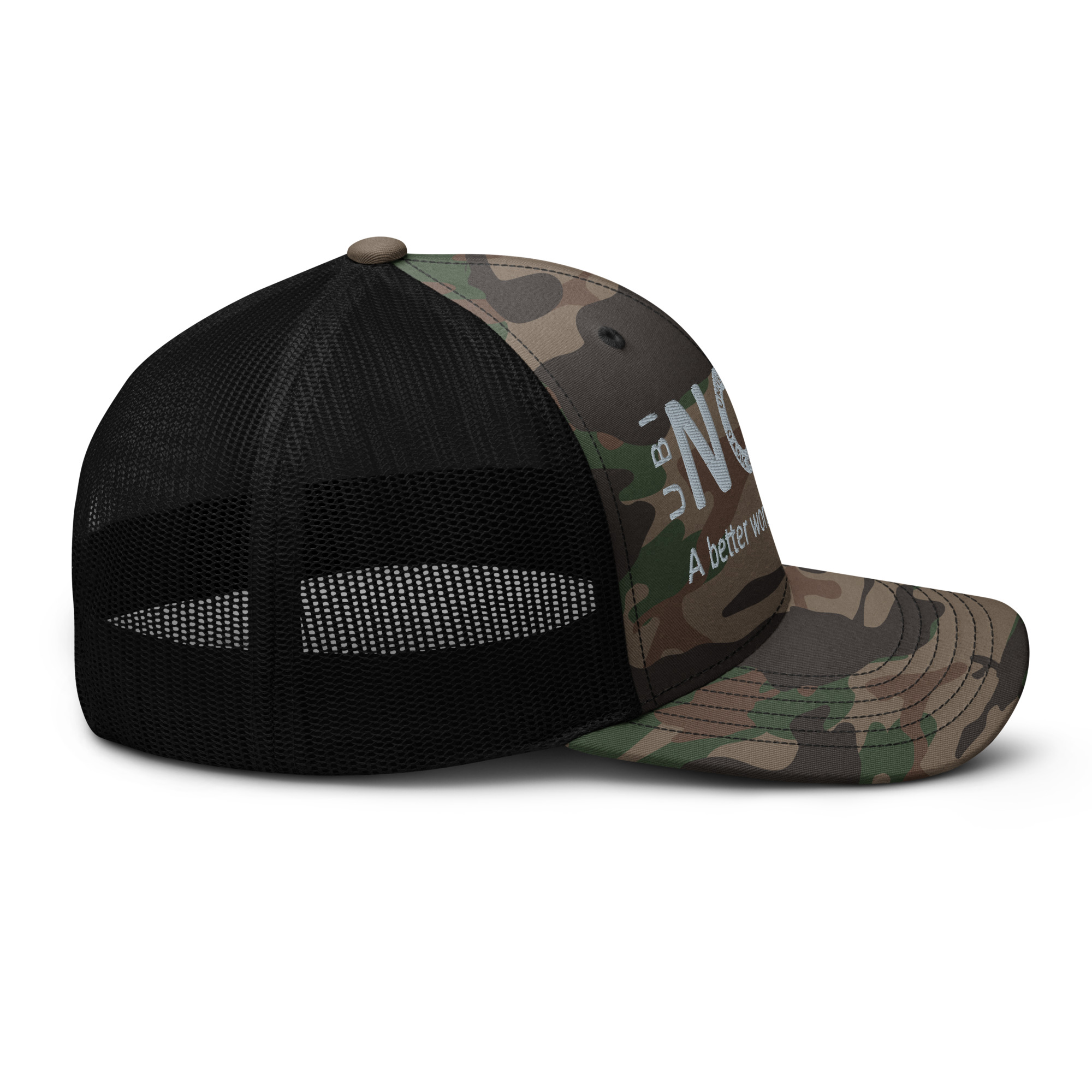 Gorra snapback de malla negra con logotipo y ala de camuflaje.