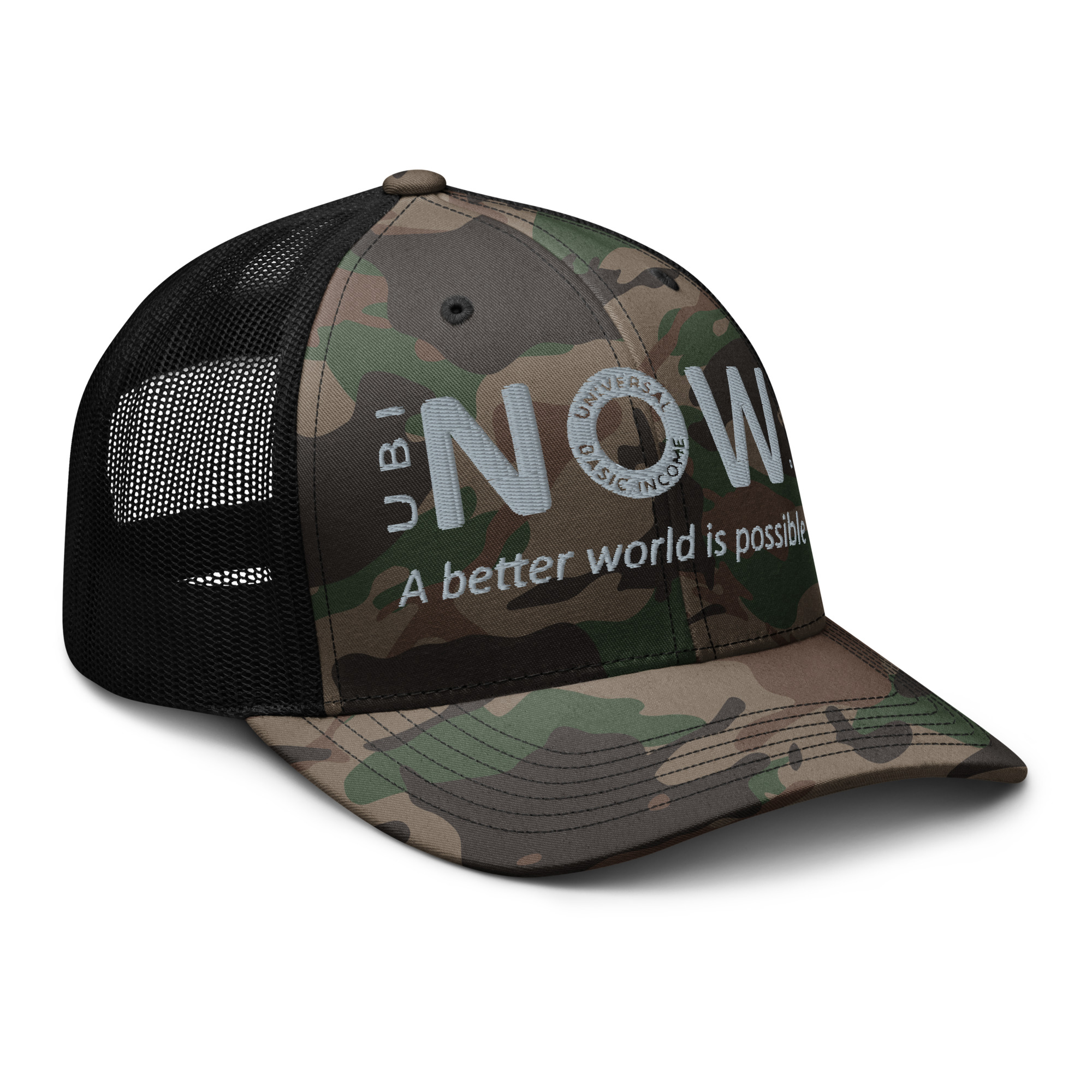 Gorra de béisbol de camuflaje con lema inspirador.