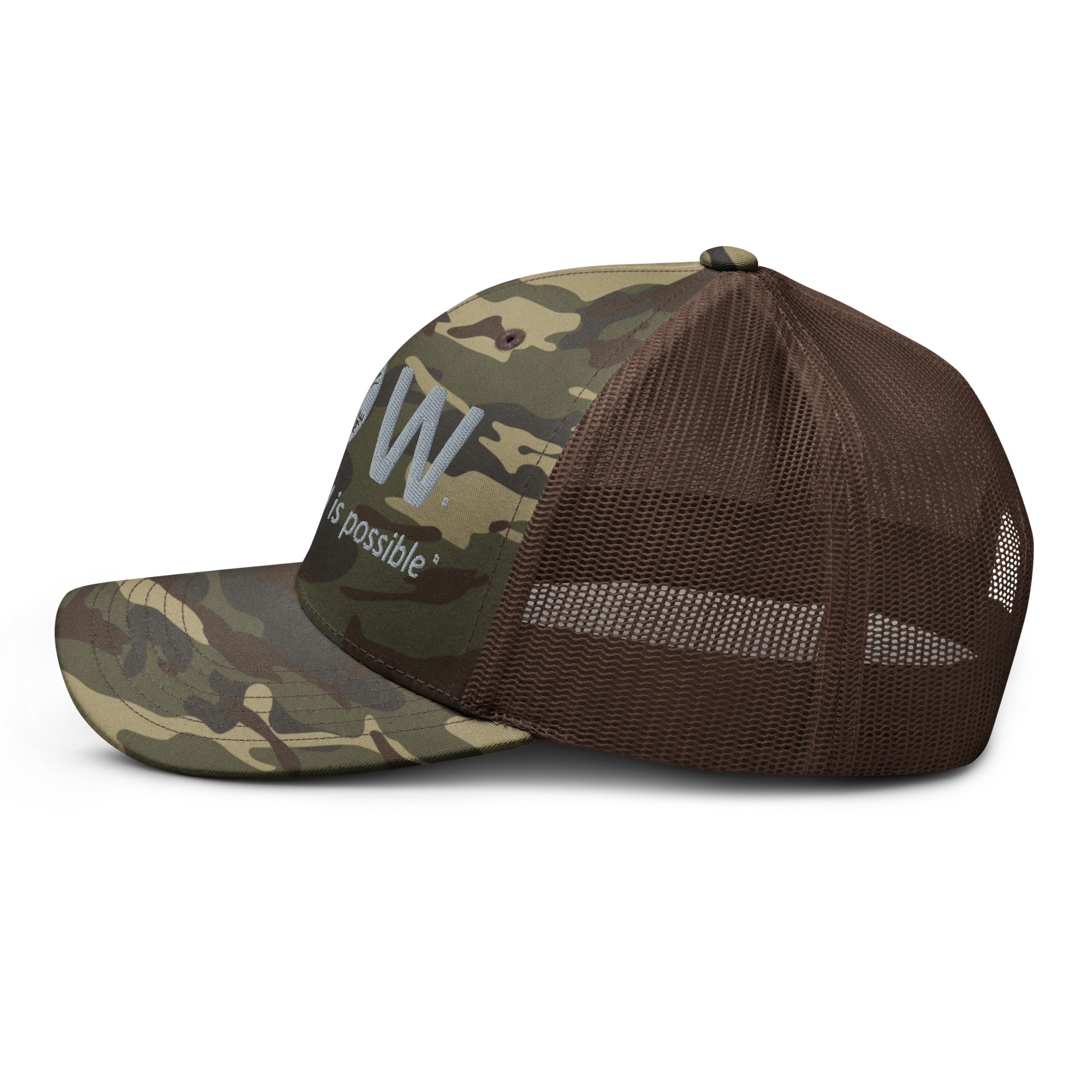 Gorra de camuflaje con lema motivador en la parte delantera.
